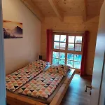 Im Blockhausstil شقة *